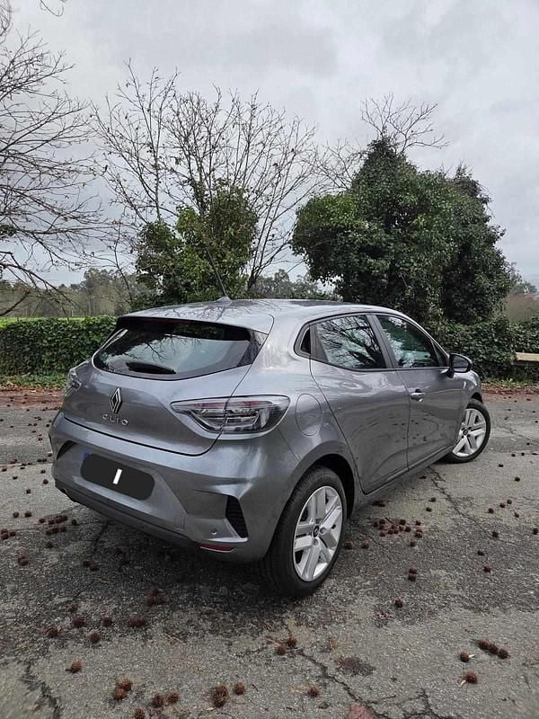 Usado Renault Clio V 90 HP (66 kW) 2025 Cinzento