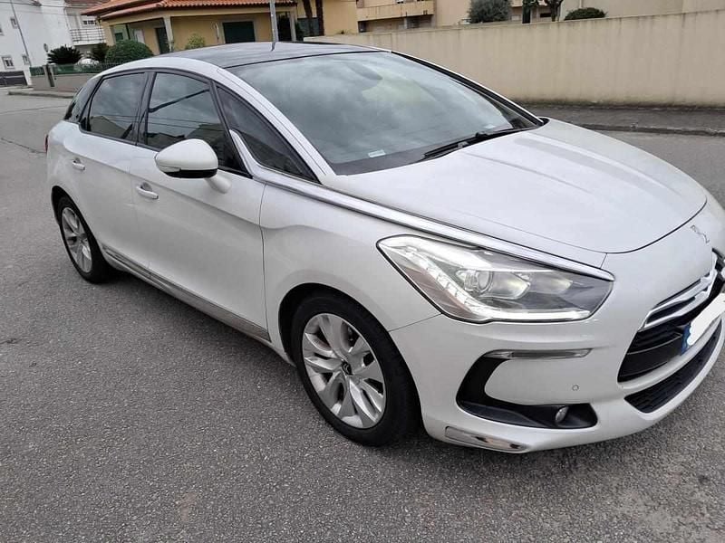 Usado Citroën DS5 111 HP (81 kW) 2016 Branco Citadino