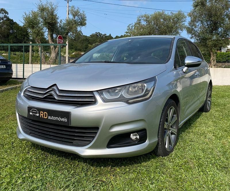 Cinzento Usado 2015 Citroën C4 Feel | € 11.000 (Preço justo) - Imagem 1/4