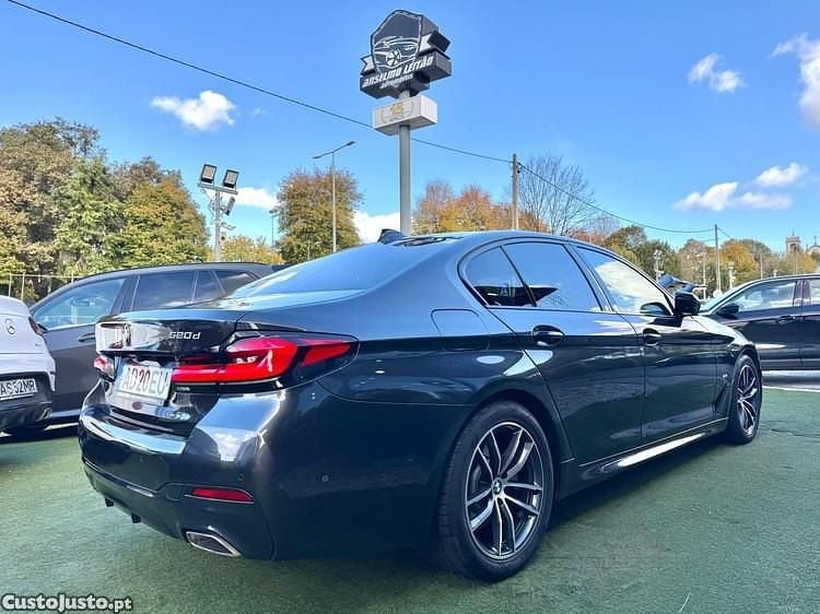 Cinza Usado 2020 BMW 520 Comfort Edition Sedan | € 35.750 (Caro) - Imagem 1/1
