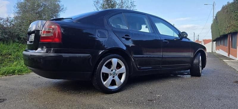 Usado Skoda Octavia SportLine 140 HP (102 kW) 2005 Preto Sedan