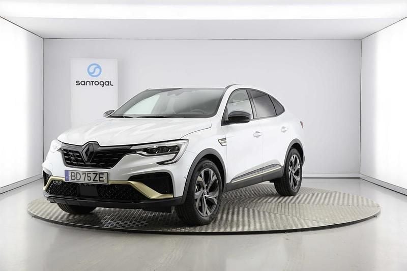 Branco Usado 2023 Renault Arkana Engineered SUV | € 32.490 - Imagem 1/4