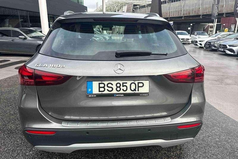 Usado Mercedes 180 116 HP (85 kW) 2025 Cinzento Sedan