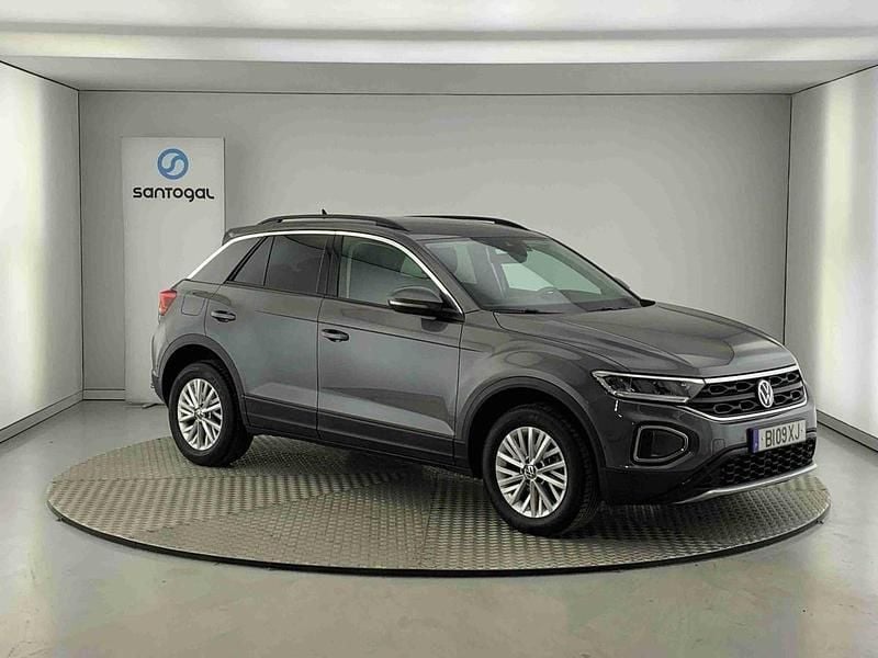 Usado VW T-Roc Life 110 HP (80 kW) 2024 Cinza SUV