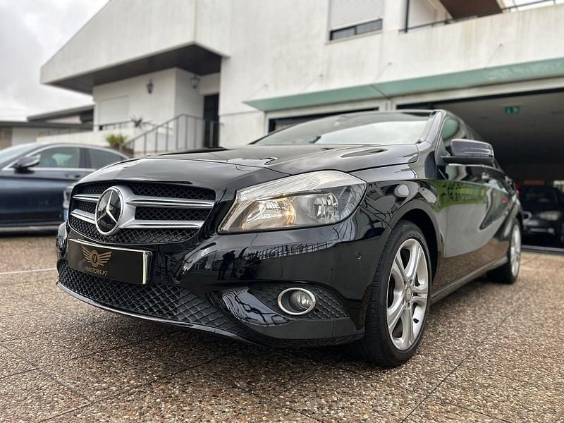 Usado Mercedes A180 Urban 109 HP (80 kW) 2014 Preto