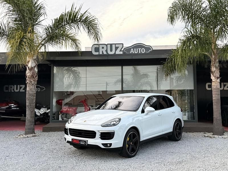 Branco Usado 2016 Porsche Cayenne Platinum Edition SUV | € 45.999 (Preço justo) - Imagem 1/4