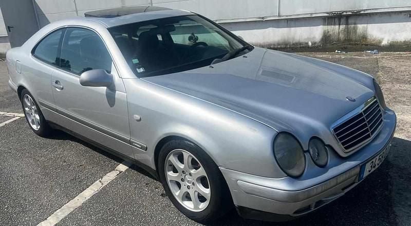 Cinzento Usado 1997 Mercedes CLK200 Coupé | € 2.300 - Imagem 1/4