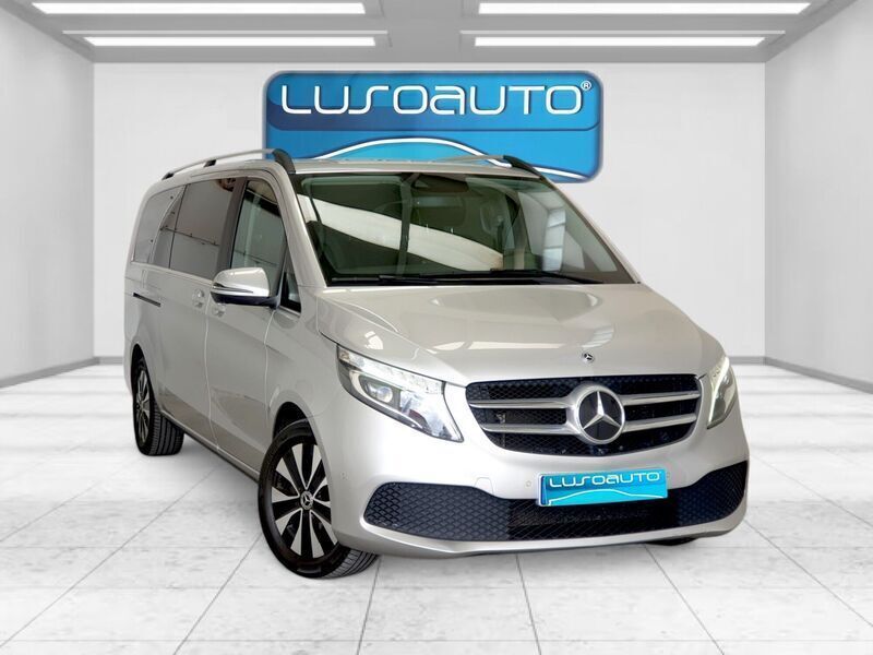 Usado Mercedes V250 Avantgarde 190 HP (139 kW) 2022 Cinza Monovolume
