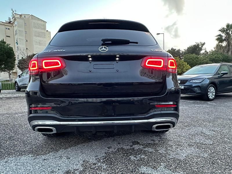 Usado Mercedes GLC300 320 HP (235 kW) 2020 Preto SUV