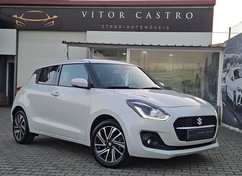 Usado Suzuki Swift Comfort+ 82 HP (60 kW) 2023 Branco Citadino