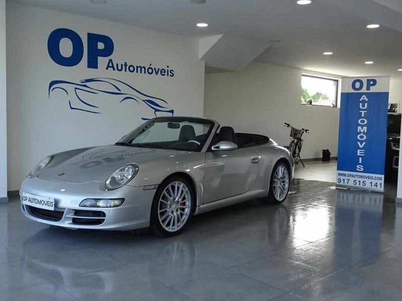 Cinzento Usado 2006 Porsche 911 | € 66.000 - Imagem 1/4