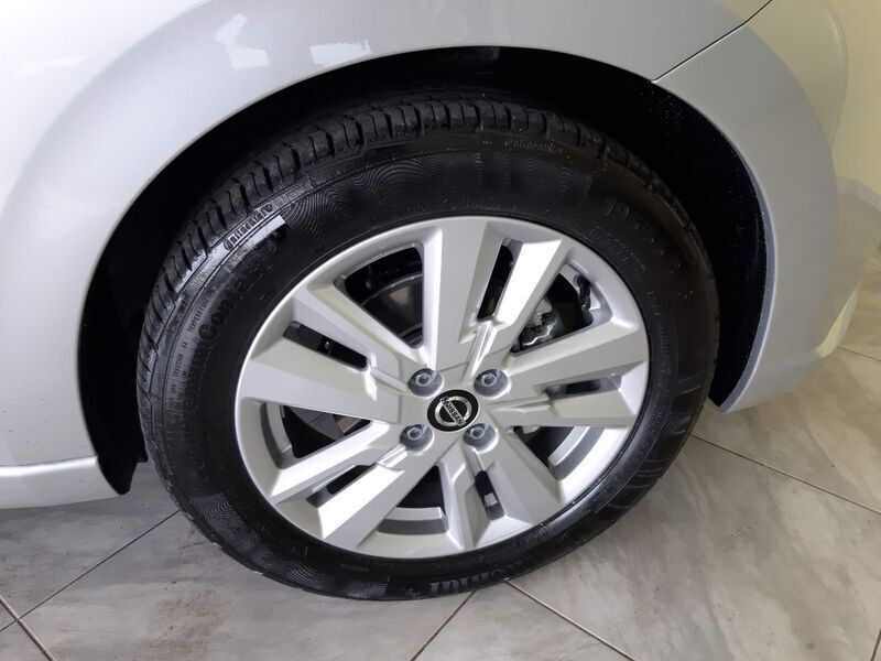 Usado Nissan Micra Acenta 100 HP (73 kW) 2020 Cinzento (metalizado) Citadino