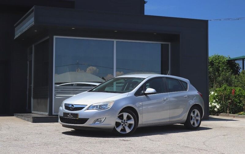 Cinzento Usado 2010 Opel Astra | € 6.950 (Preço justo) - Imagem 1/1