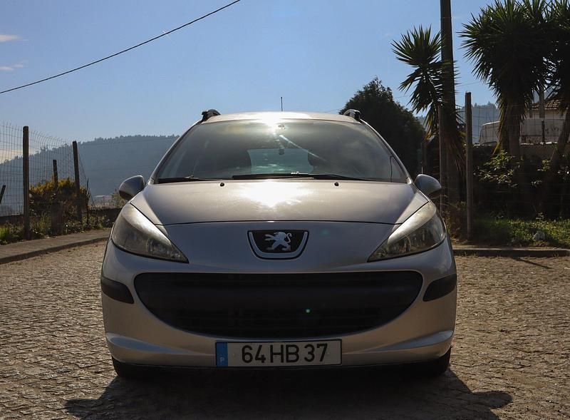 Cinza Usado 2008 Peugeot 207 Sport Carrinha | € 6.750 - Imagem 1/4