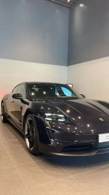 Preto Usado 2020 Porsche Taycan 4S Sedan | € 67.000 (Preço justo) - Imagem 1/4