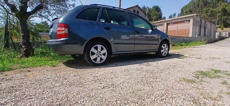 Usado 2005 Skoda Fabia Elegance Sedan | € 4.000 (Caro) - Imagem 1/4