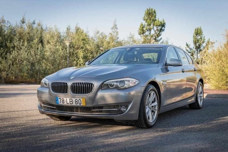 Cinzento Usado 2010 BMW 520 Sedan | € 12.500 (Bom preço) - Imagem 1/4