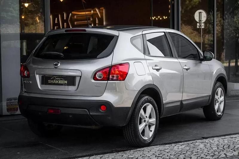 Usado Nissan Qashqai Acenta 106 HP (77 kW) 2009 Cinza antracite SUV