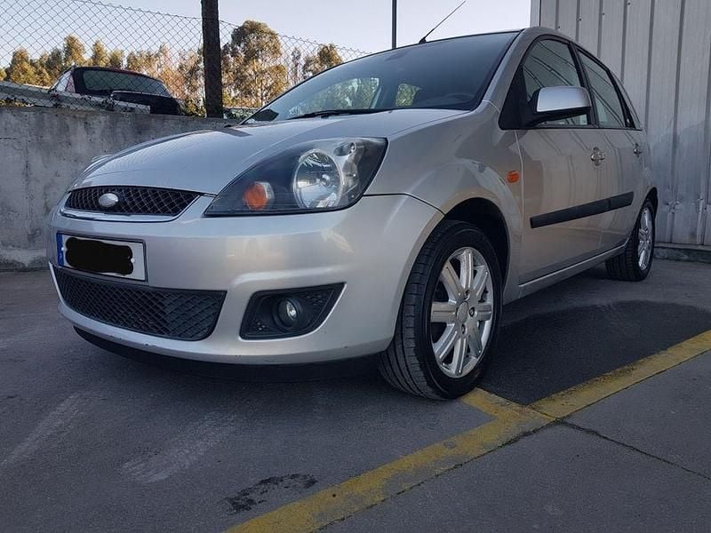Usado 2005 Ford Fiesta Ghia Sedan | € 2.750 (Preço justo) - Imagem 1/4