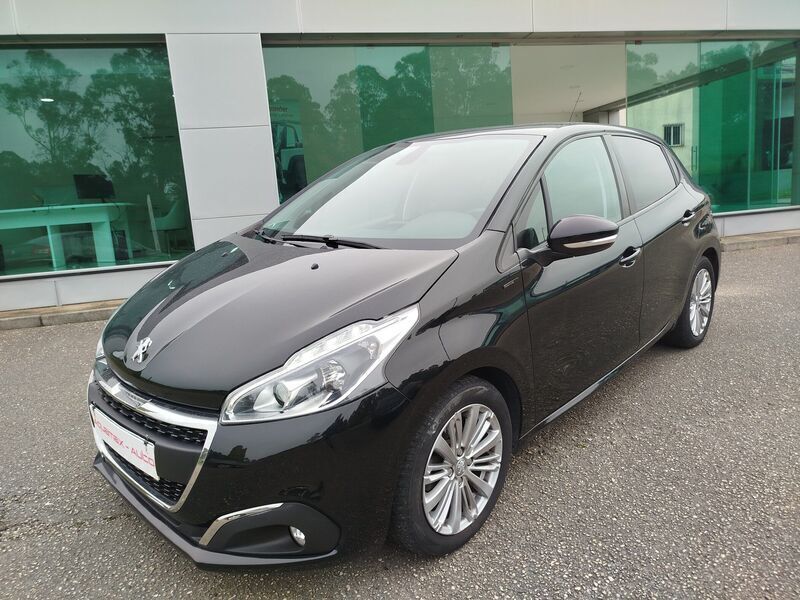Preto Usado 2018 Peugeot 208 Signature Sky Citadino | € 11.990 (Preço justo) - Imagem 1/4