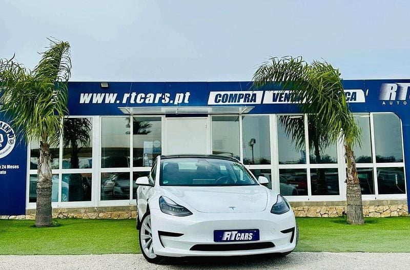 Branco Usado 2021 Tesla Model 3 Sedan | € 26.980 (Preço justo) - Imagem 1/4