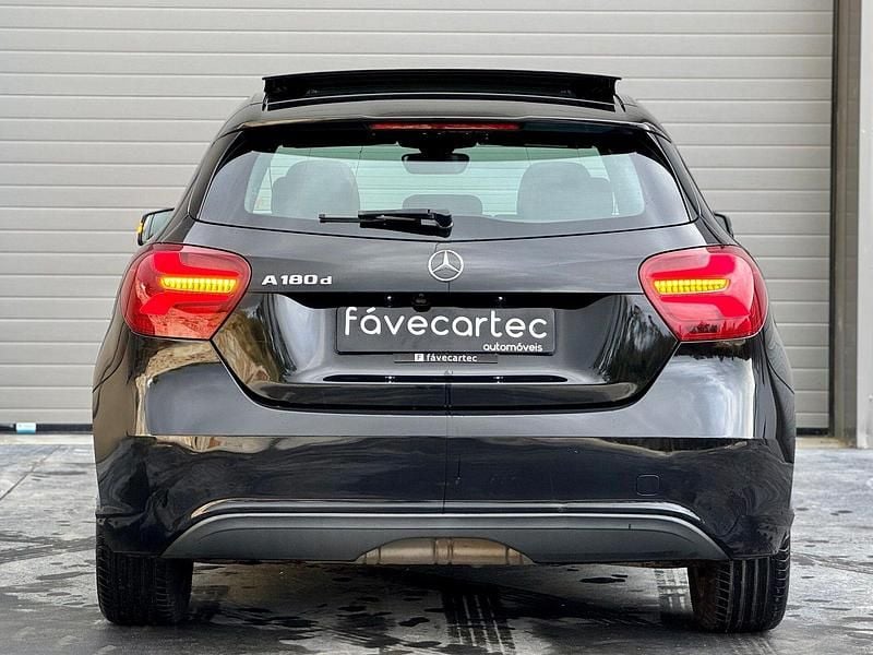 Usado Mercedes A180 Urban 109 HP (80 kW) 2016 Preto