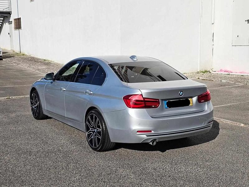 Usado BMW 318 150 HP (110 kW) 2019 Cinzento Sedan
