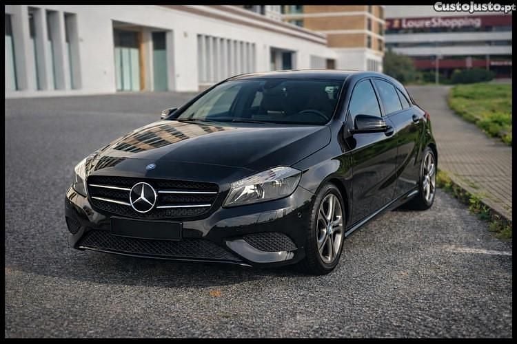 Usado Mercedes A180 109 HP (80 kW) 2013 Preto Sedan