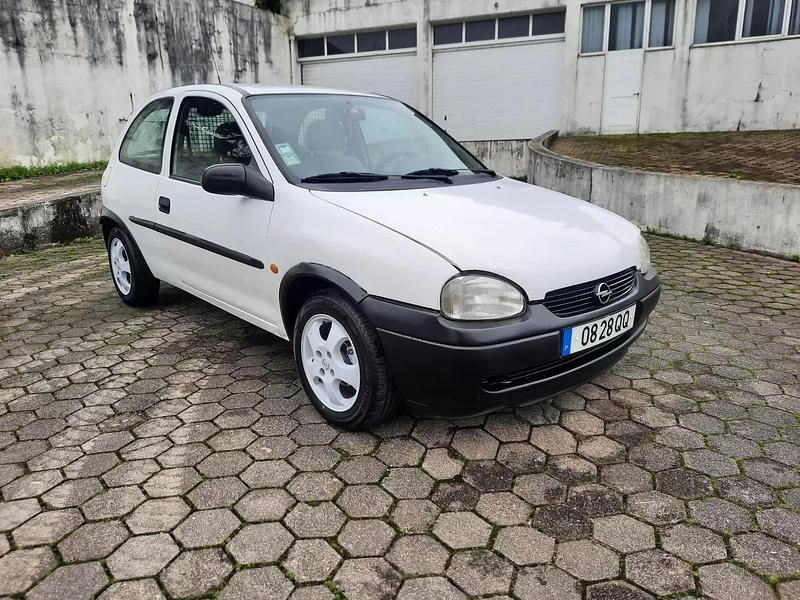 Usado Opel Corsa 60 HP (44 kW) 2000 Branco Citadino