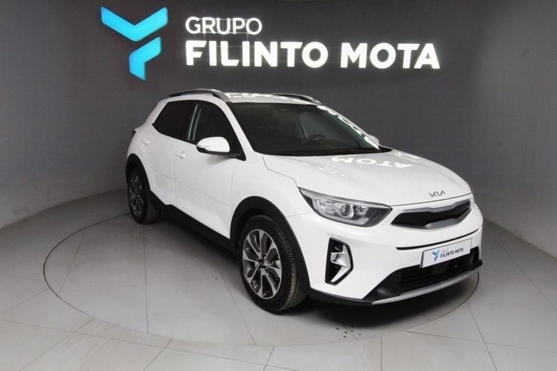 Usado Kia Stonic 100 HP (73 kW) 2024 Branco SUV