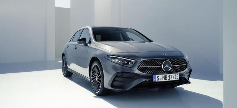 Cinzento Usado 2022 Mercedes A200 AMG line | € 28.300 (Bom preço) - Imagem 1/2
