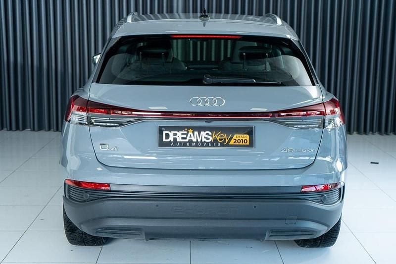 Usado Audi Q4 e-tron 150 kW (204 HP) 2022 Cinzento SUV
