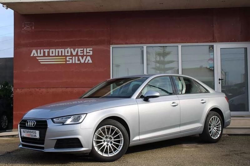 Usado Audi A4 150 HP (110 kW) 2019 Cinzento Sedan
