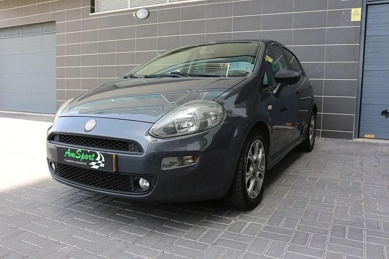 Usado Fiat Punto Urban 85 HP (62 kW) 2014 Cinza Citadino