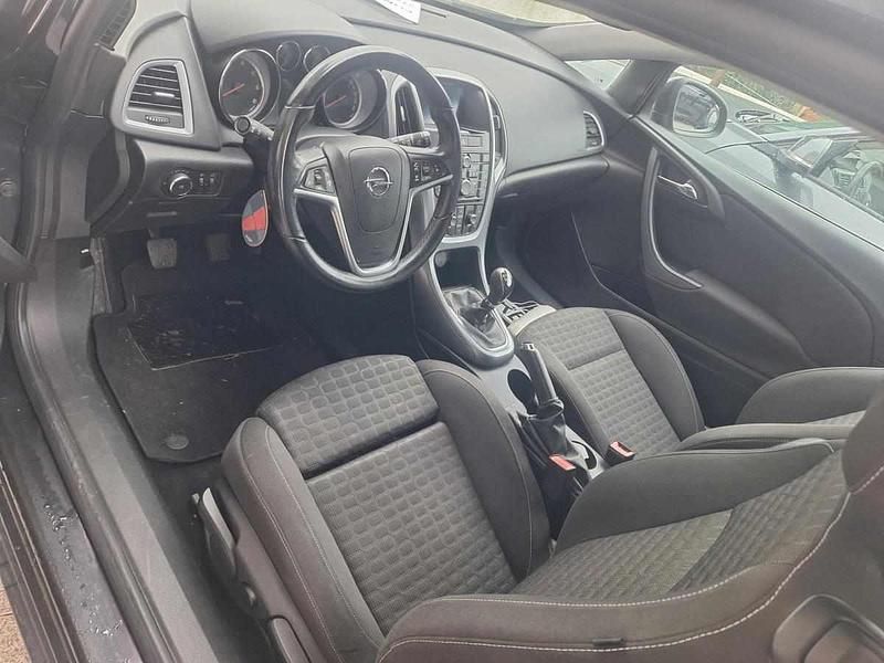 Usado Opel Astra 110 HP (80 kW) 2015 Preto Citadino