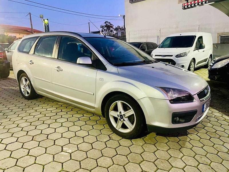 Usado Ford Focus 109 HP (80 kW) 2007 Cinzento Carrinha