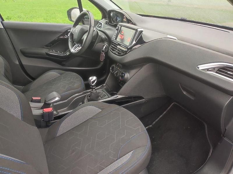 Usado Peugeot 2008 130 HP (95 kW) 2019 SUV