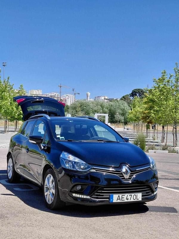 Preto Usado 2020 Renault Clio GrandTour Carrinha | € 13.990 (Preço justo) - Imagem 1/4
