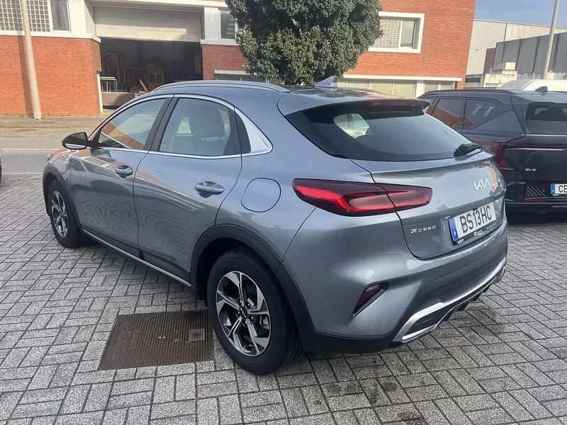 Usado Kia XCeed 100 HP (73 kW) 2025 Cinza SUV