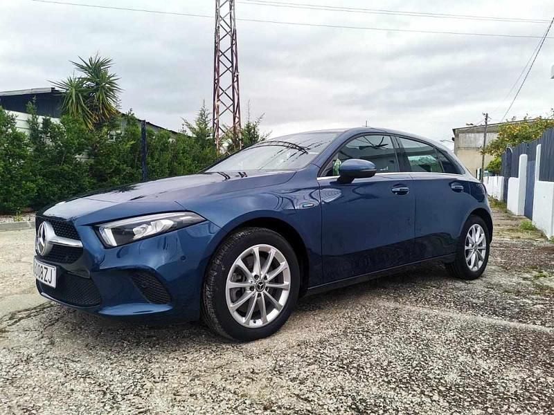 Azul Usado 2020 Mercedes A250 Citadino | € 23.750 (Bom preço) - Imagem 1/4