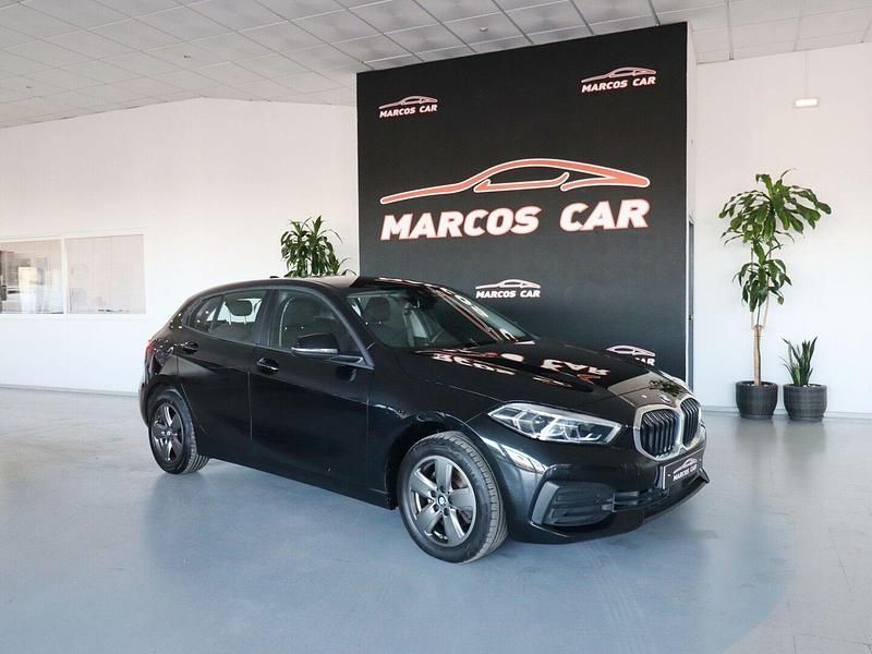 Preto Usado 2023 BMW 118 Sport Line Citadino | € 21.900 - Imagem 1/4