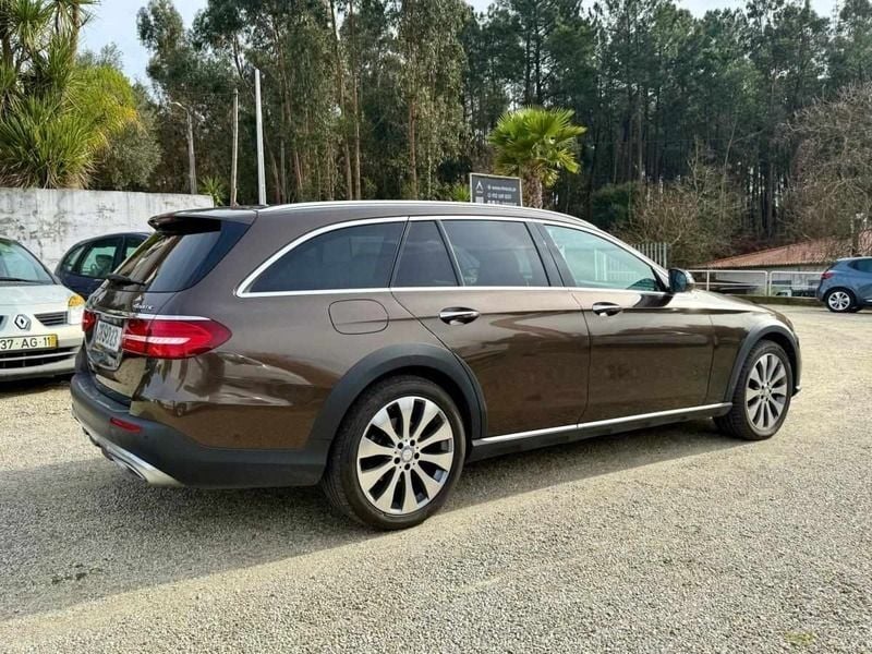 Outra Usado 2017 Mercedes E220 Sedan | € 27.500 (Preço justo) - Imagem 1/4