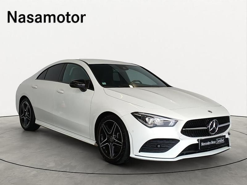 Branco Usado 2021 Mercedes 200 AMG line Coupé | € 34.900 - Imagem 1/4