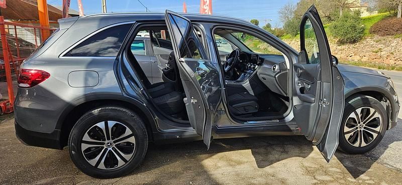 Usado Mercedes GLC300 245 HP (180 kW) 2020 Cinza SUV