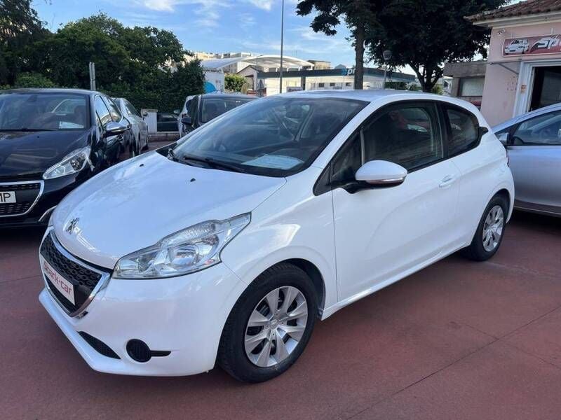 Branco Usado 2015 Peugeot 208 Access Citadino | € 7.490 (Bom preço) - Imagem 1/4