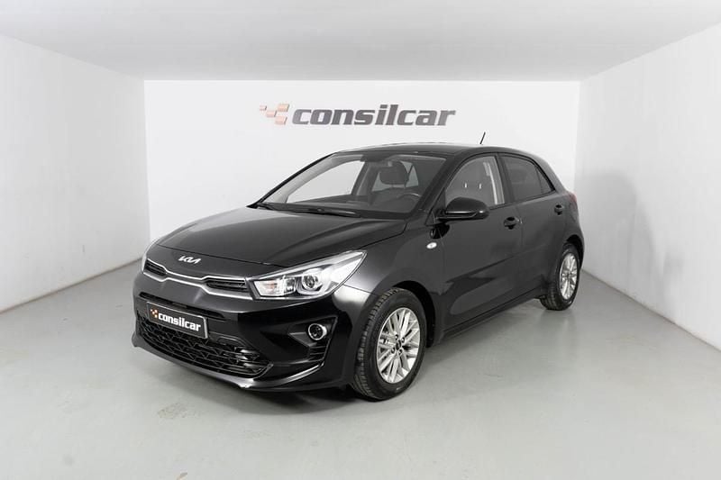 Preto Usado 2022 Kia Rio Citadino | € 14.890 (Preço justo) - Imagem 1/4