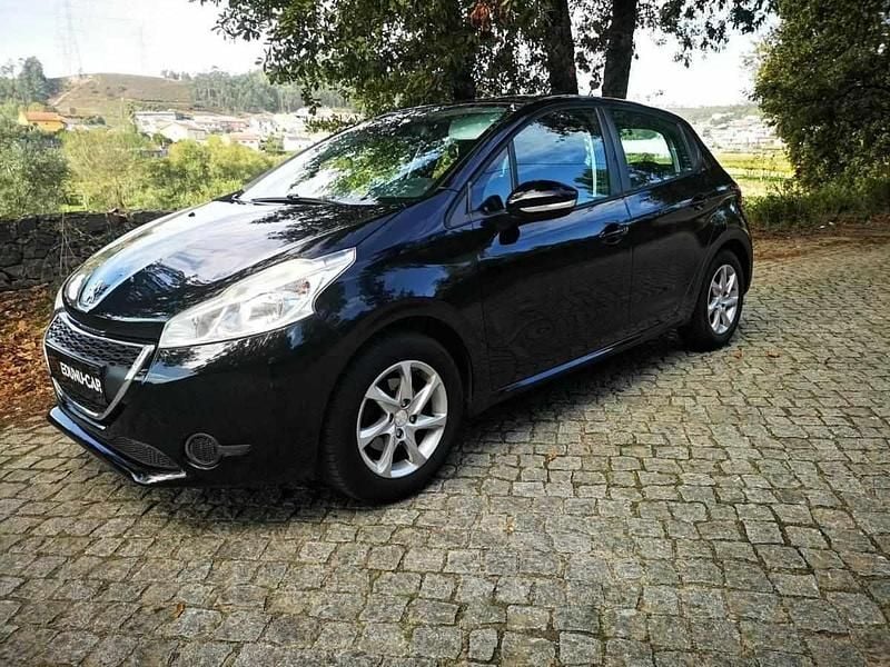 Usado Peugeot 208 Active 68 HP (50 kW) 2014 Preto Citadino