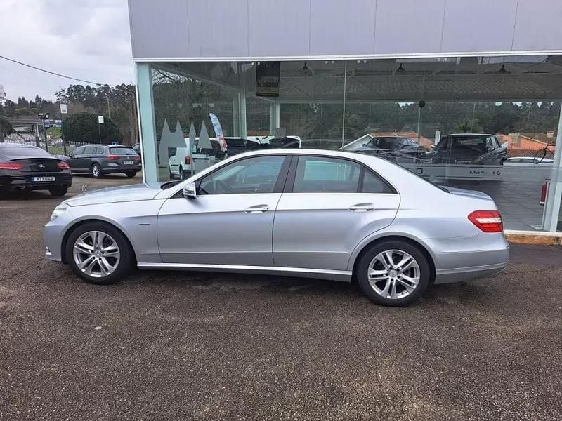 Usado Mercedes E250 Avantgarde 204 HP (150 kW) 2009 Cinza prata Sedan