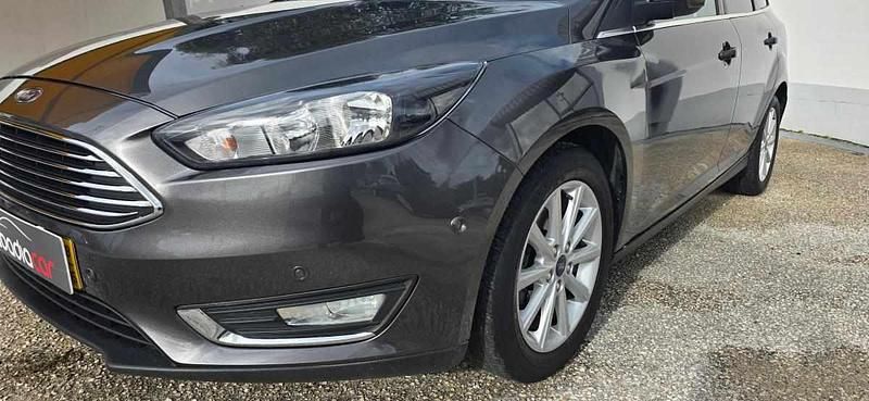 Usado Ford Focus 120 HP (88 kW) 2018 Cinzento Carrinha