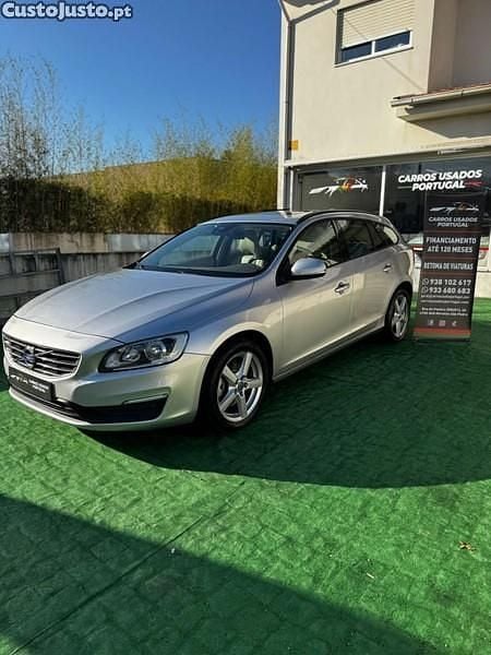 Usado Volvo V60 Summum 115 HP (84 kW) 2014 Cinza Carrinha